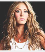 Imagem recente de anahi