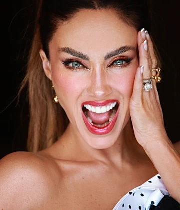 Imagem recente de anahi