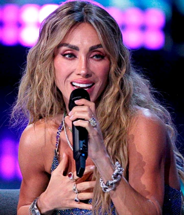 Imagem recente de anahi