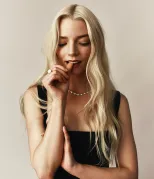 Imagem recente de anyataylor