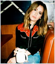 Imagem recente de ashleytisdale