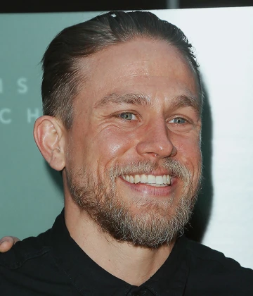 Imagem recente de charliehunnam