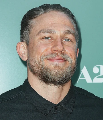 Imagem recente de charliehunnam