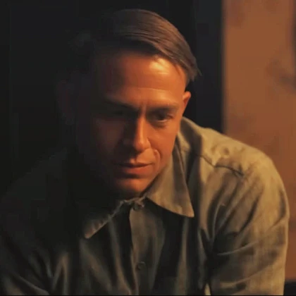 Imagem recente de charliehunnam