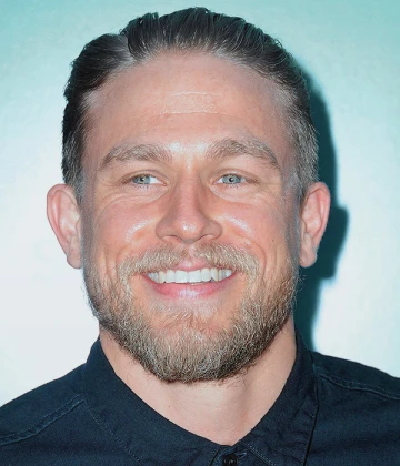 Imagem recente de charliehunnam