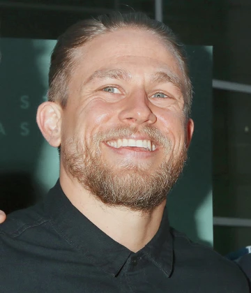 Imagem recente de charliehunnam