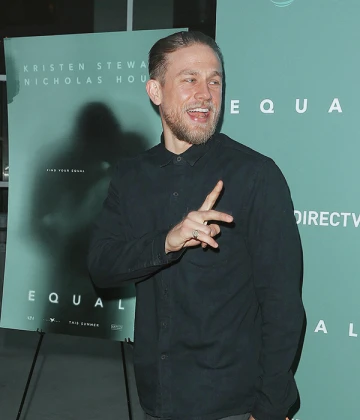 Imagem recente de charliehunnam