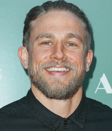 Imagem recente de charliehunnam