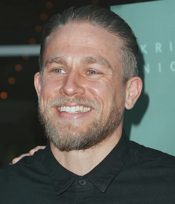 Imagem recente de charliehunnam