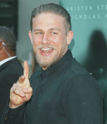 Imagem recente de charliehunnam