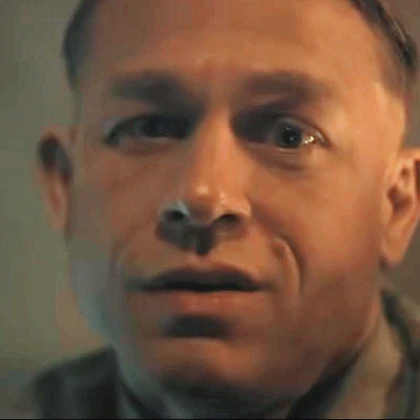 Imagem recente de charliehunnam