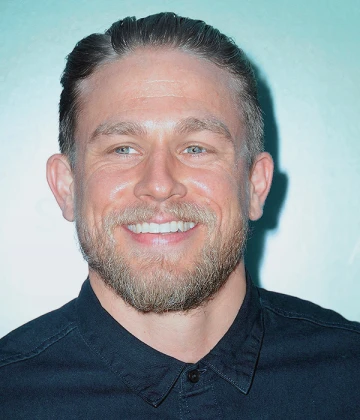 Imagem recente de charliehunnam