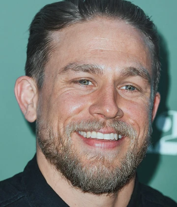 Imagem recente de charliehunnam