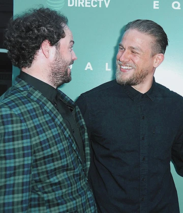 Imagem recente de charliehunnam