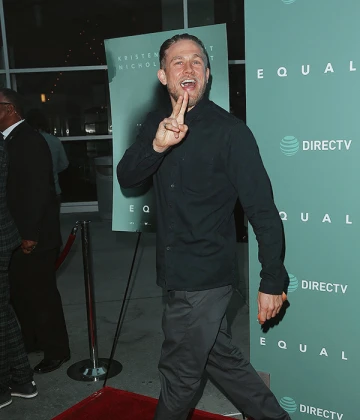 Imagem recente de charliehunnam