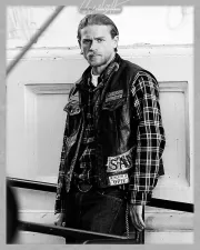 Imagem recente de charliehunnam