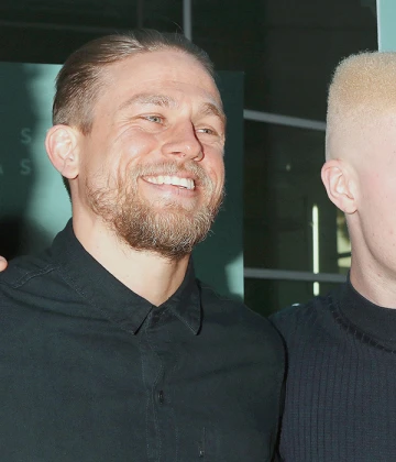 Imagem recente de charliehunnam