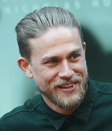 Imagem recente de charliehunnam