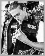 Imagem recente de charliehunnam