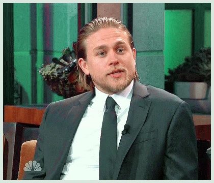 Imagem recente de charliehunnam