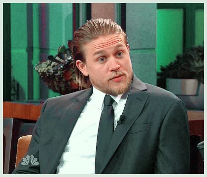 Imagem recente de charliehunnam