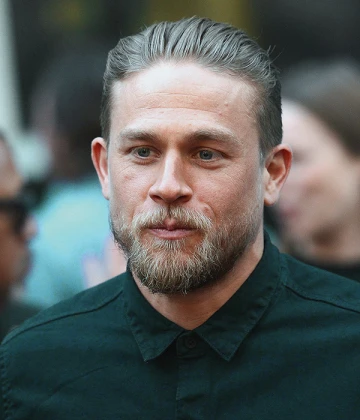 Imagem recente de charliehunnam