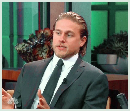 Imagem recente de charliehunnam