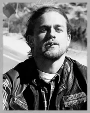 Imagem recente de charliehunnam