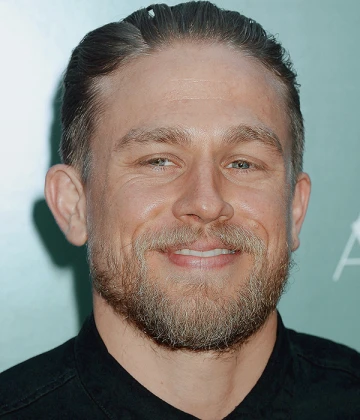 Imagem recente de charliehunnam