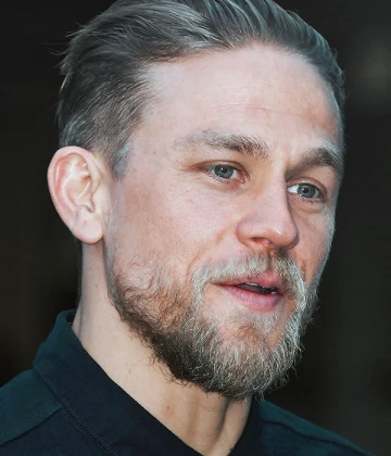 Imagem recente de charliehunnam