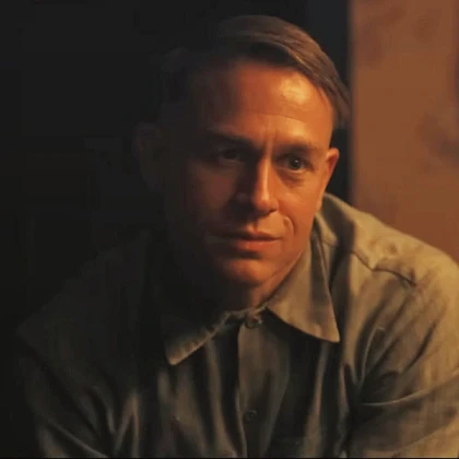 Imagem recente de charliehunnam