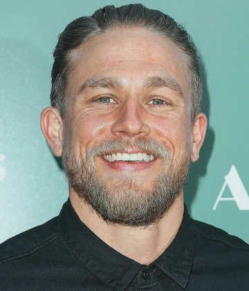 Imagem recente de charliehunnam