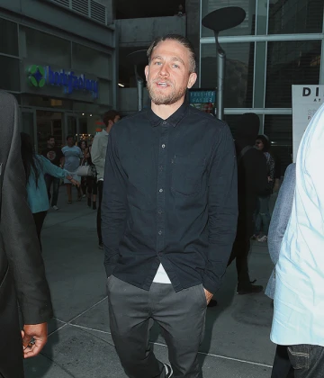 Imagem recente de charliehunnam