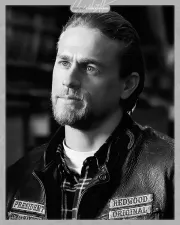 Imagem recente de charliehunnam