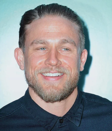 Imagem recente de charliehunnam
