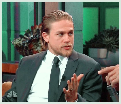 Imagem recente de charliehunnam