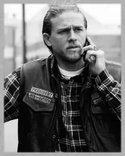 Imagem recente de charliehunnam