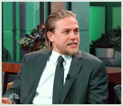 Imagem recente de charliehunnam