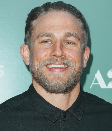 Imagem recente de charliehunnam