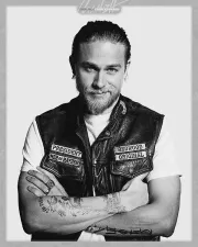 Imagem recente de charliehunnam