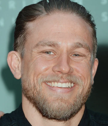 Imagem recente de charliehunnam