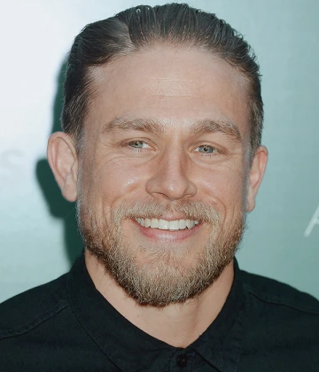 Imagem recente de charliehunnam