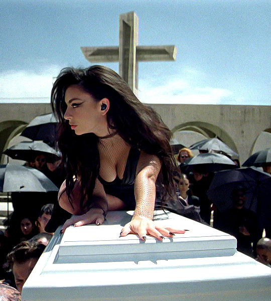 Imagem recente de charlixcx