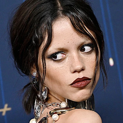 Imagem recente de jennaortega