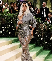 Imagem recente de kimkardashian