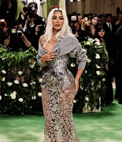 Imagem recente de kimkardashian