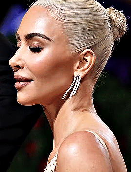 Imagem recente de kimkardashian