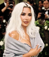 Imagem recente de kimkardashian