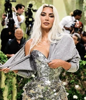 Imagem recente de kimkardashian