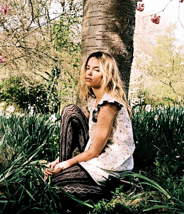 Imagem recente de millyalcock